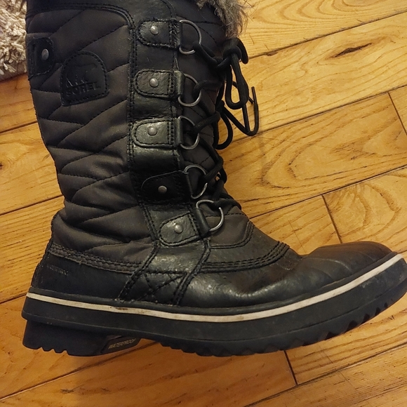 Sorel boots - Picture 4 of 6